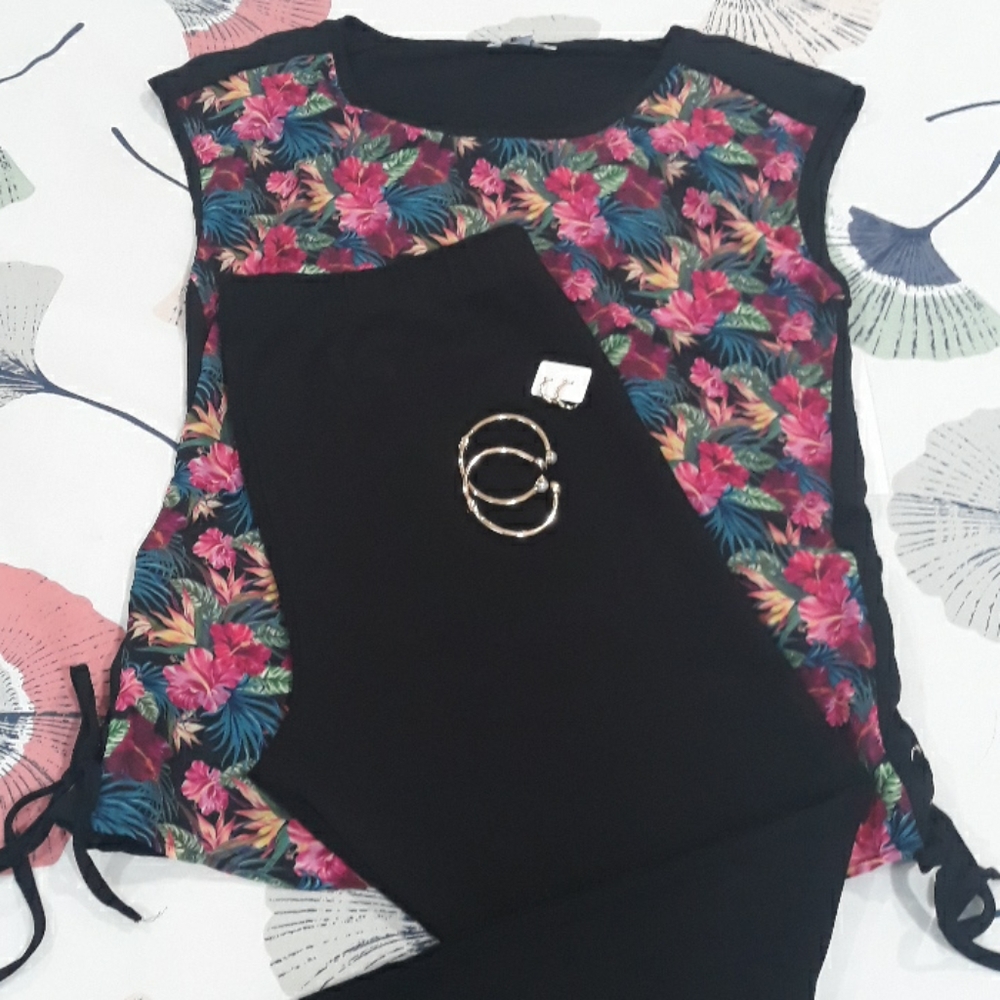 Hash mixed media floral top XL